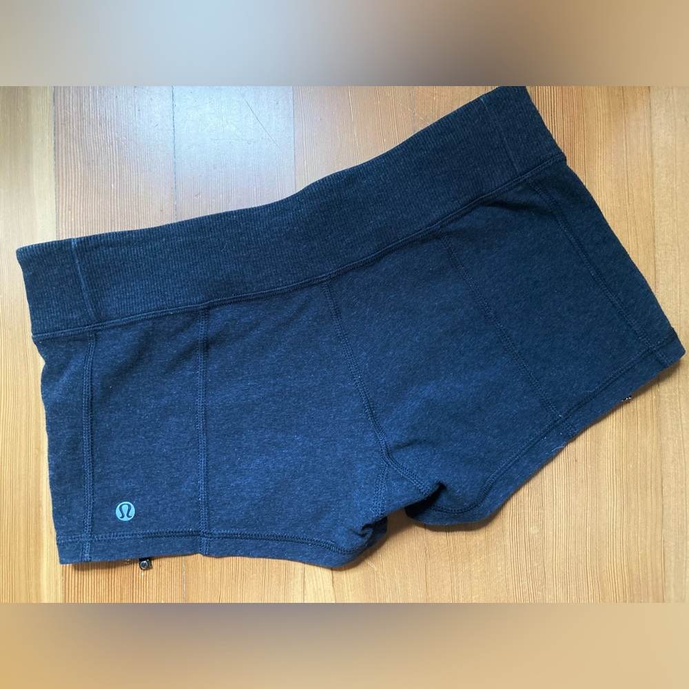 Lululemon booty shorts S
